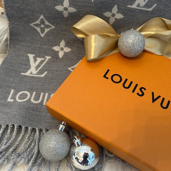 Louis Vuitton All About Monogram Scarf In Gray & White with Louis Vuitton Box - Picture 3 of 6